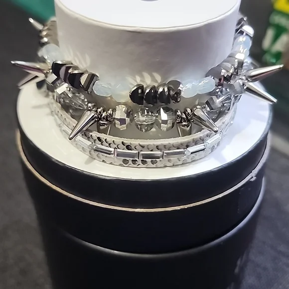 Webs of sparkle stack bracelet - Picture 2 of 3